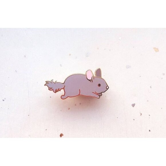 Chibi Pet Chinchilla Enamel Pin‎ - Gold Plated Animal Jewelry & Brooch - Picture 9 of 9